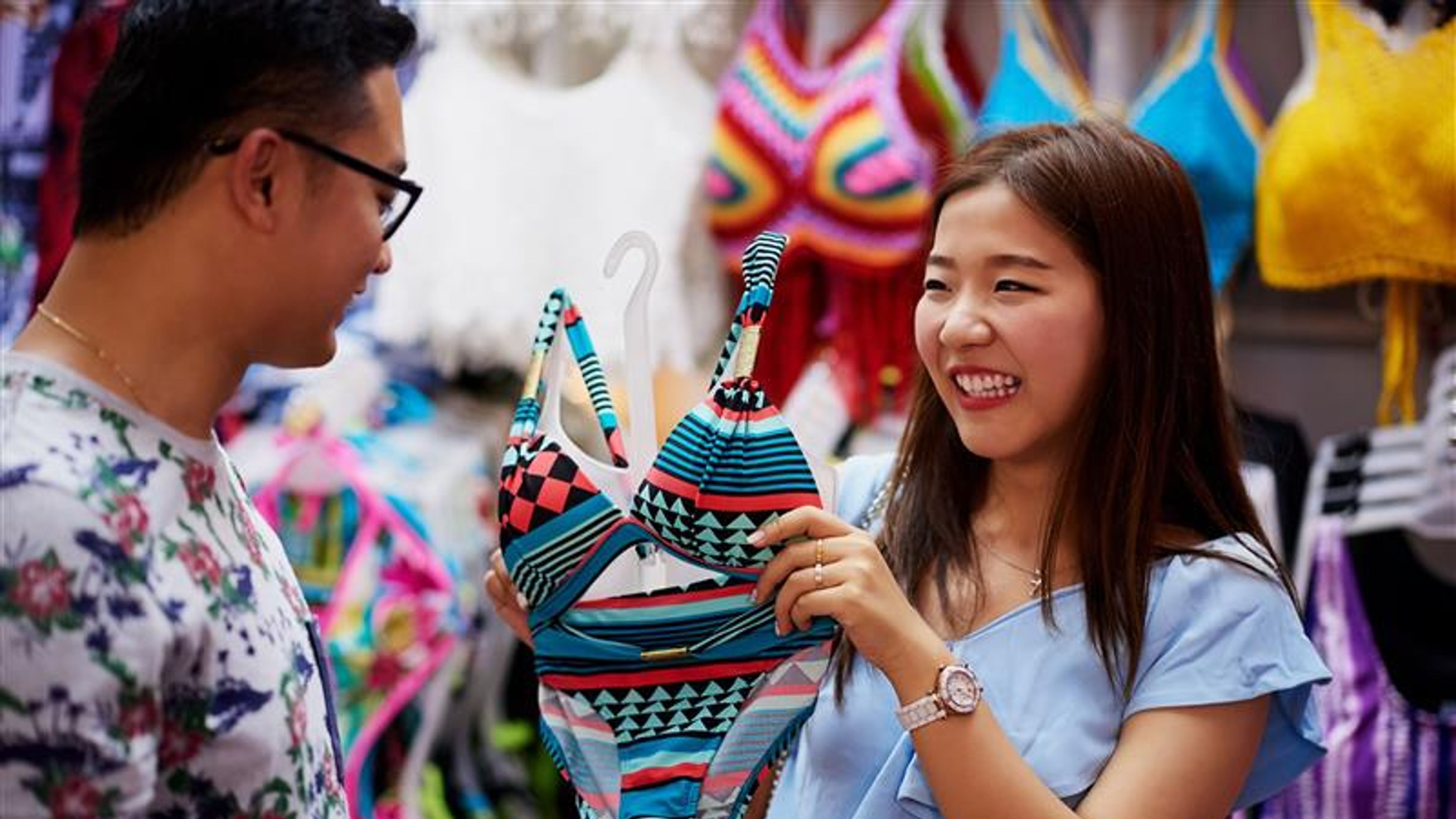 A couple shopping for summer fits